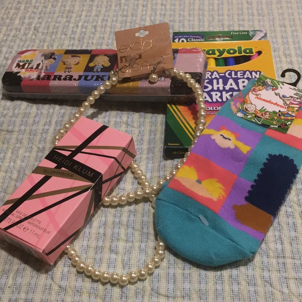 Girls 16 pc Gift set Pearl Necklace Earrings Heidi Klum Harajuku Markers & Socks